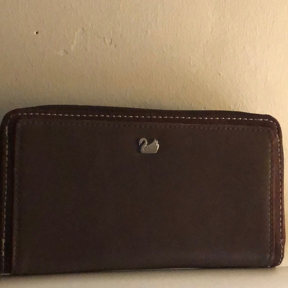 Gloria Vanderbilt Brown Zip Around Wallet with Checkbook case - Picture 1 of 8
